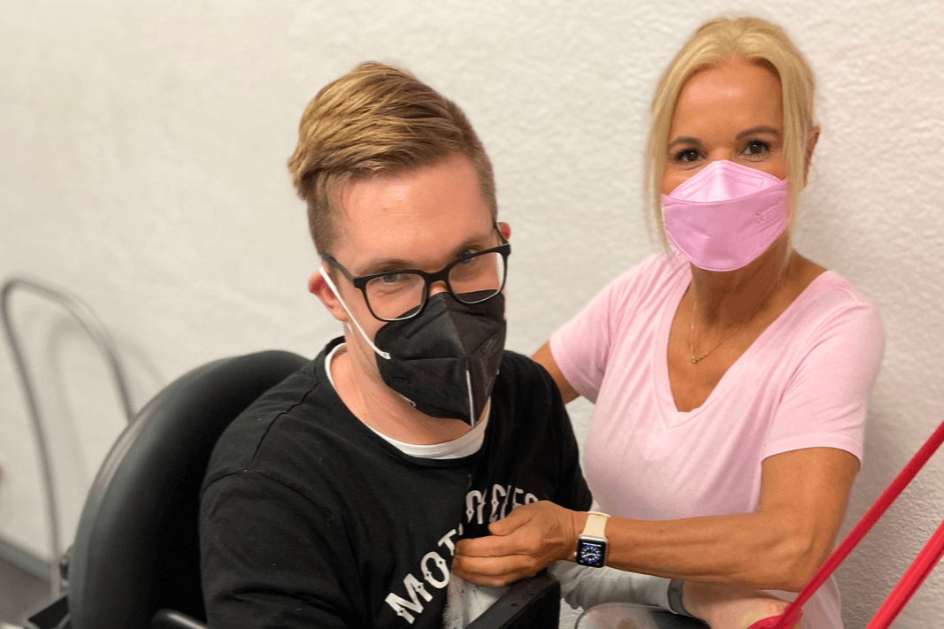 jonas-froese-physiotherapie-1 Jonas bei der Physiotherapie