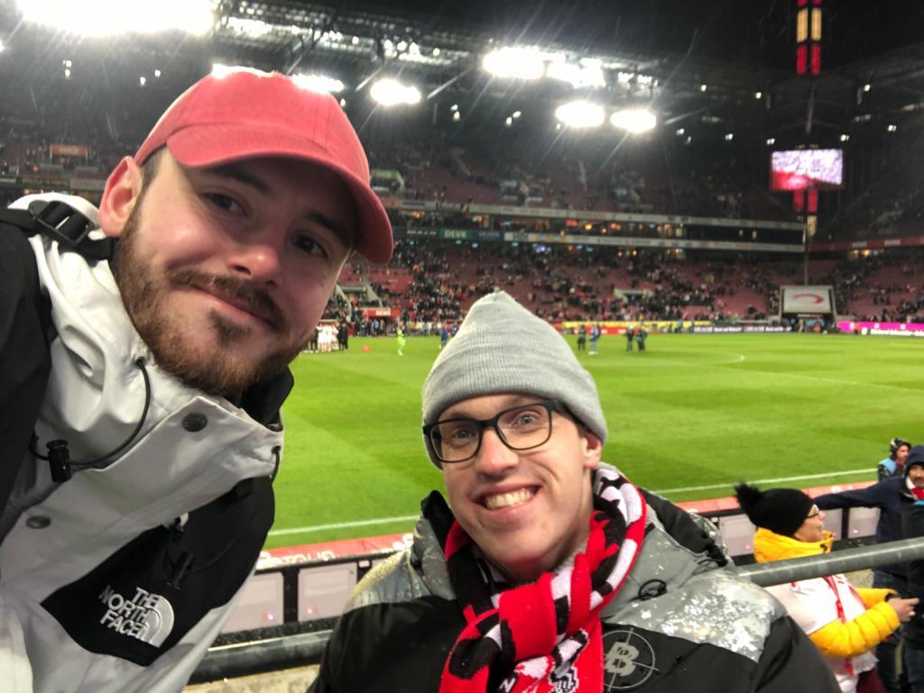 Jonas kocht mit Assistentin Celine